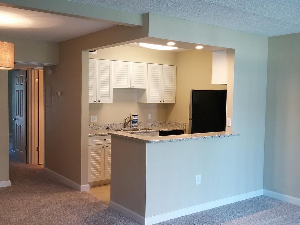 1st image of 512 N Trask St APT 203B