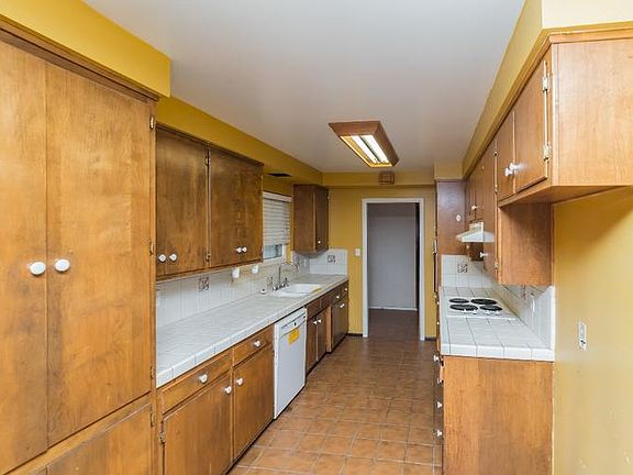 3rd image of 6281 Lake Park Dr