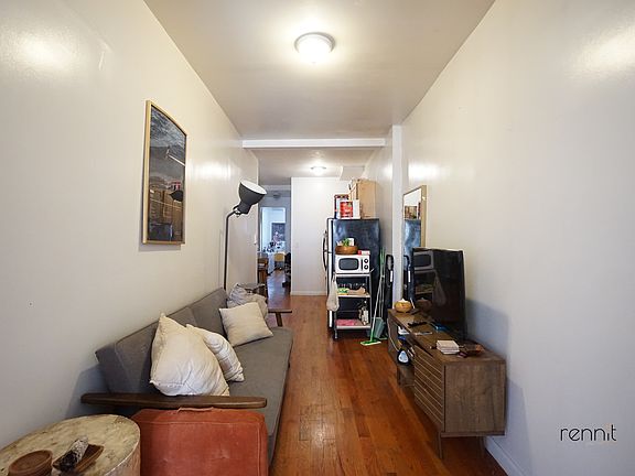 4th image of 319 Jefferson St APT 3R