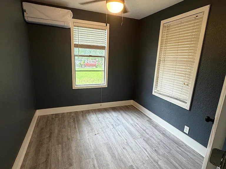 528 E Orange St — Photo 8