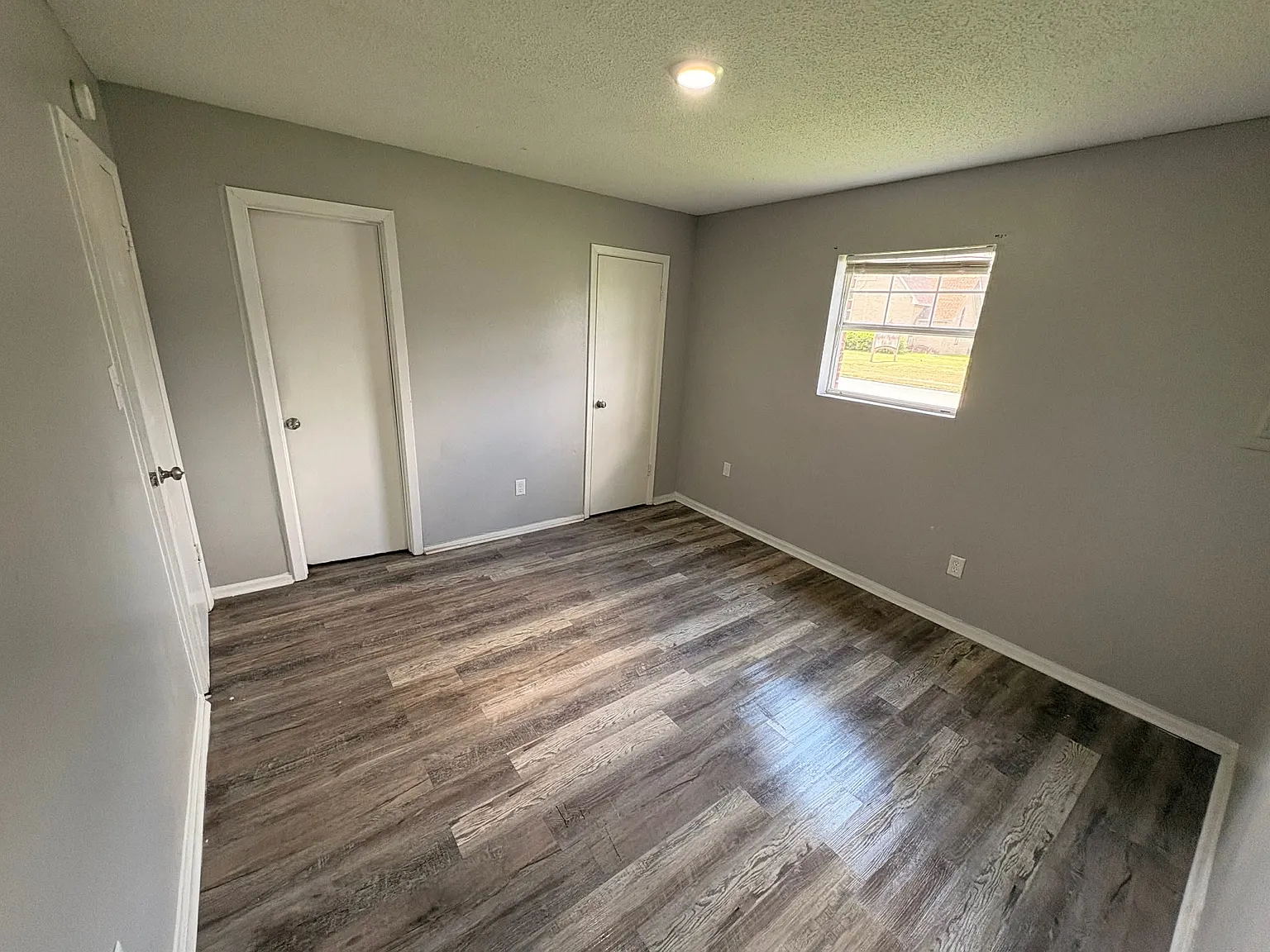 2120 W. 30th Apartments - 2120 - #3 — Photo 3