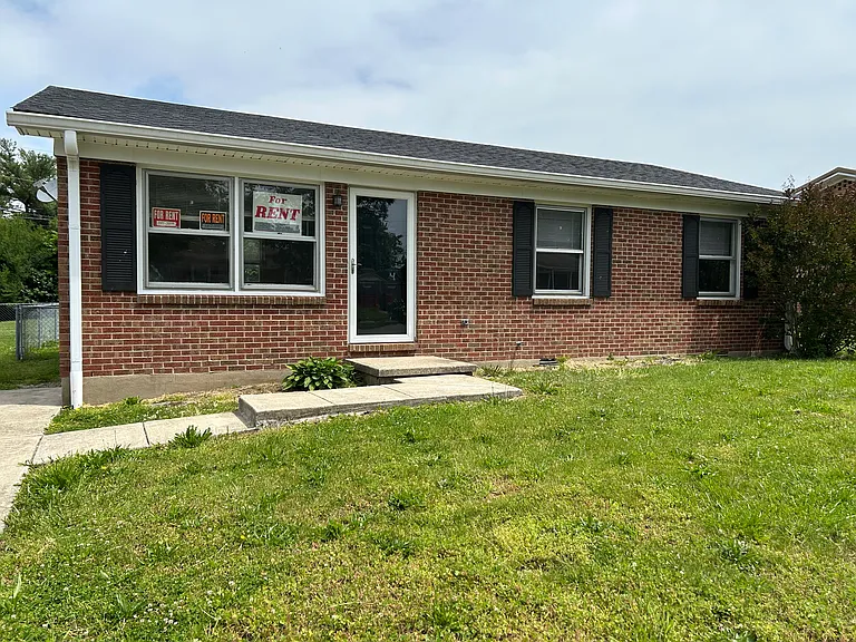 300 E Brown St — Photo 9