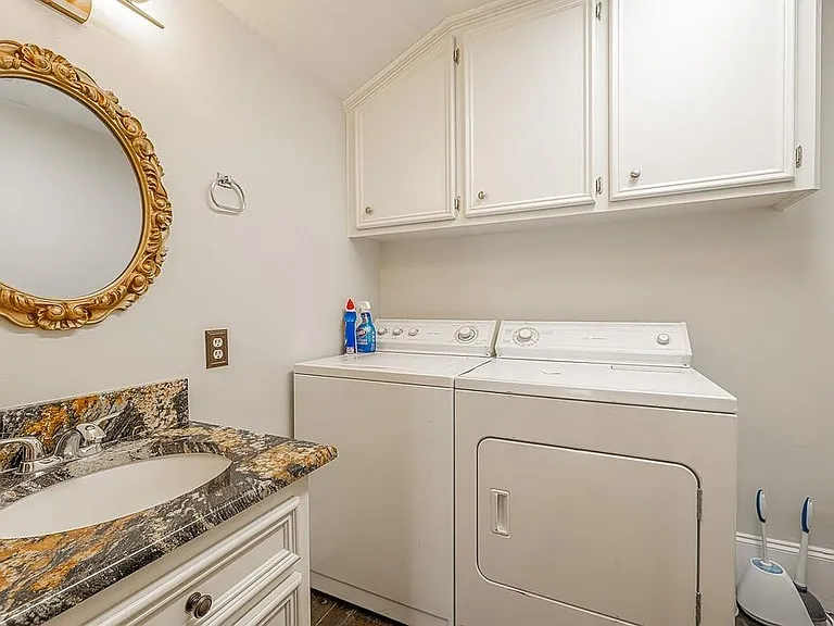 809 Milam St — Photo 13