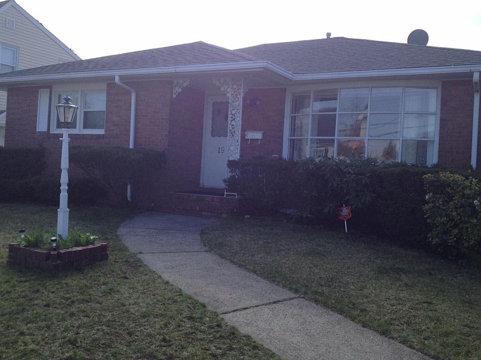 1st image of 19 Grand St