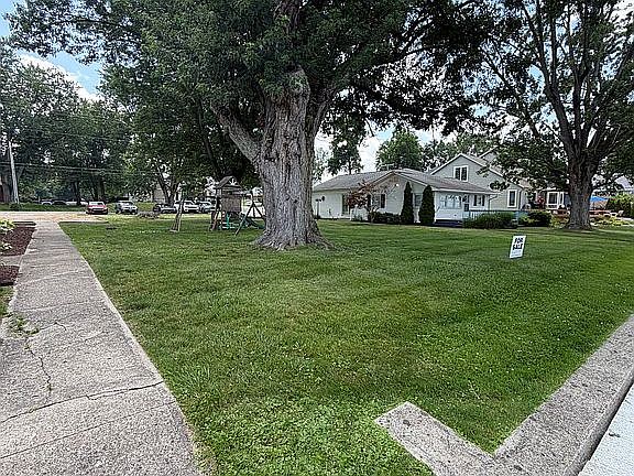 3rd image of 5 E North Rd