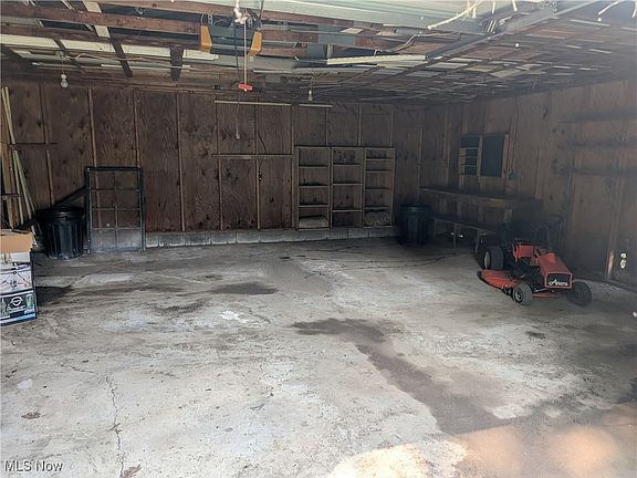4th image of 402 E Bank St