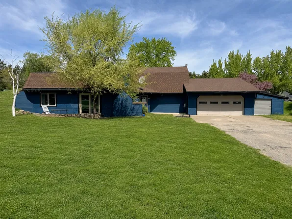 110 Velkommen St NE, Staples, MN 56479
