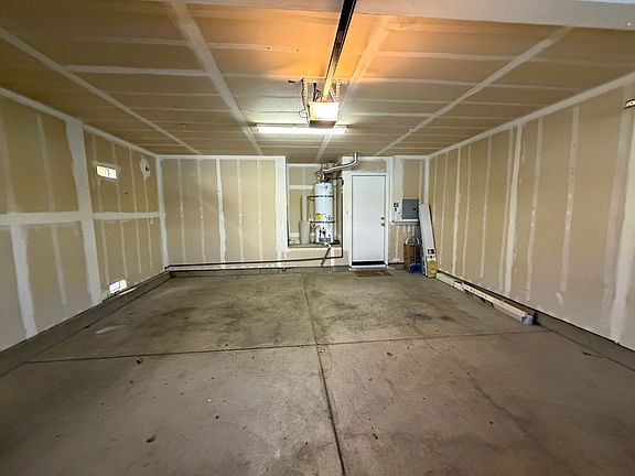3rd image of 141 Altamont Ct