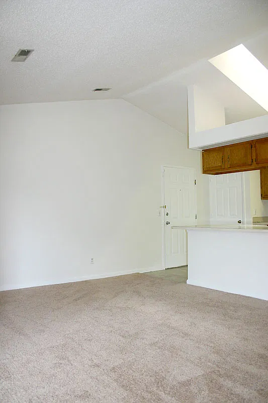 6264 Rosecroft — Photo 2