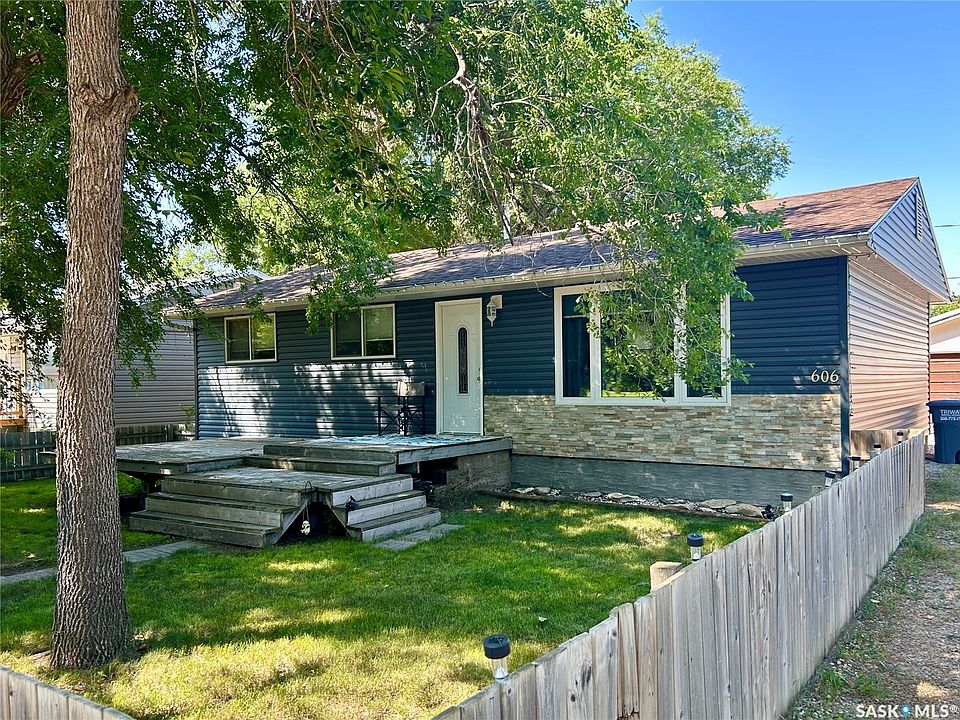 1st image of 606 6th Street W