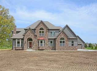 49823 Greystone Dr, Amherst, OH 44001