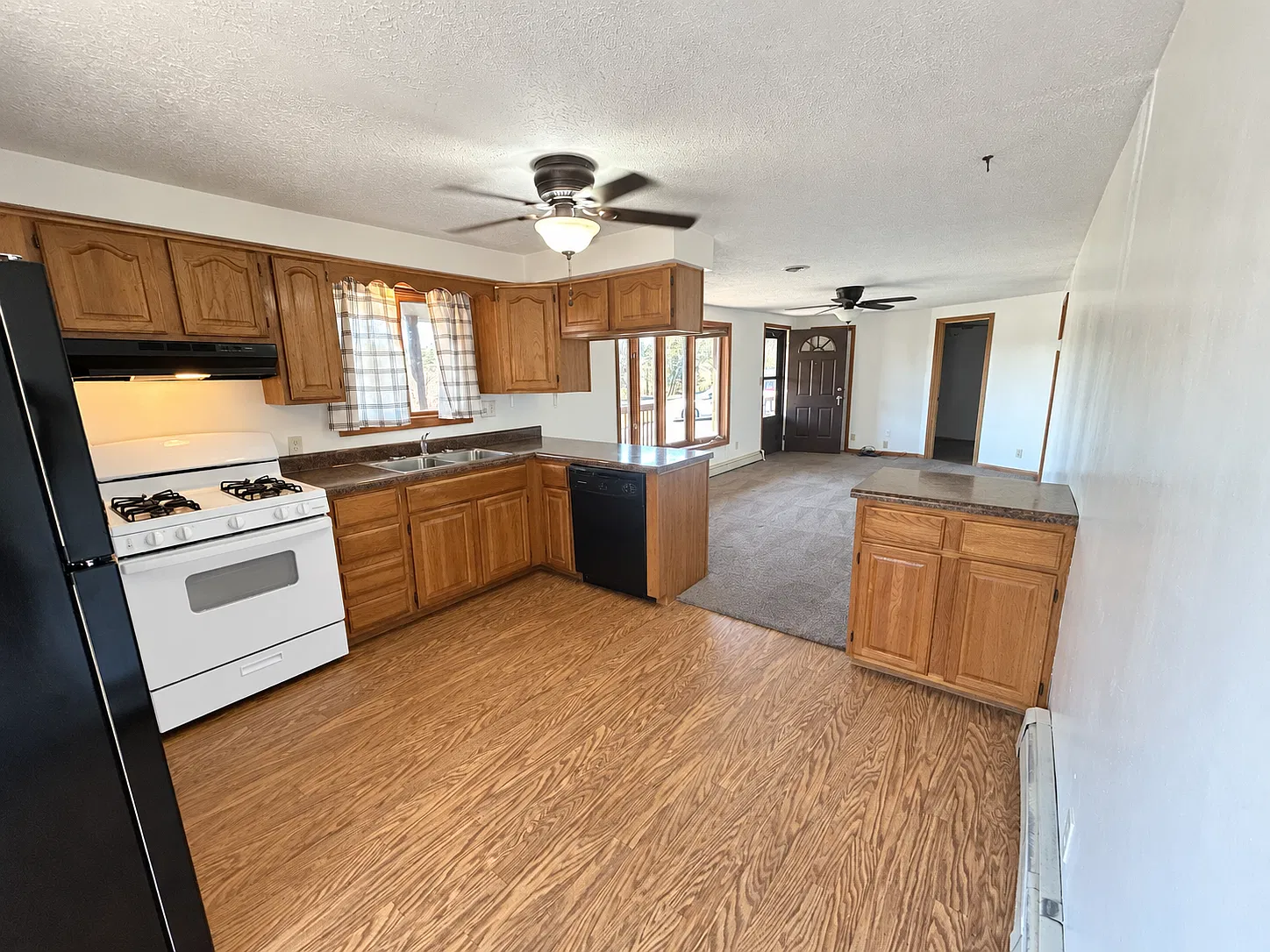 3 bed, 1000 sqft, $1,550 — Photo 2