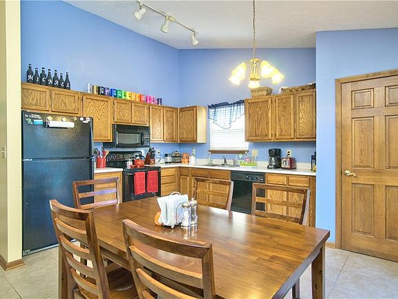 3rd image of 3720 Foxtail Dr