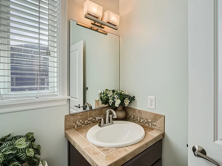10502 SE 10th Ct — Photo 12