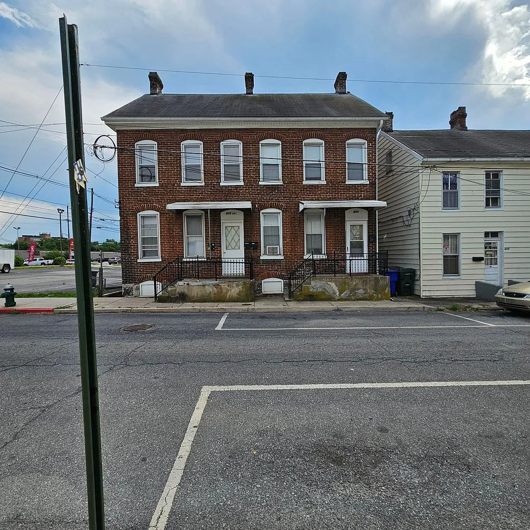 Motivated Owner Just Lowered Rent! 1 Bedroom Apartment On First Floor! — Photo 2