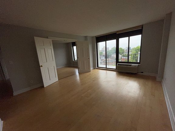 5th image of 2540 Shore Blvd APT 8G