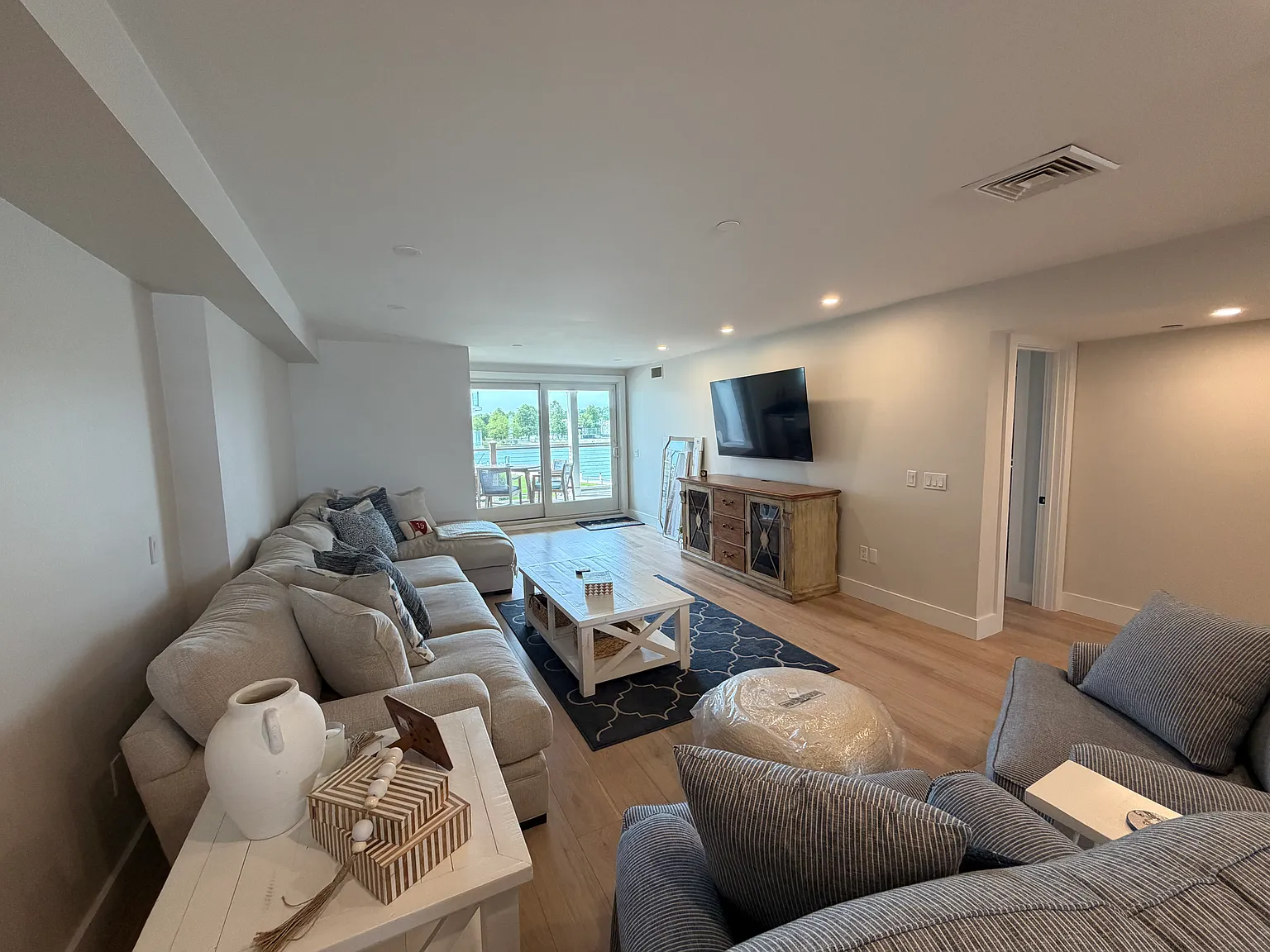 2 bed, 1256 sqft, $3,200 — Photo 2