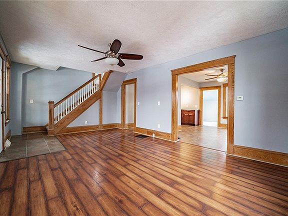 5th image of 418 W Friendship St