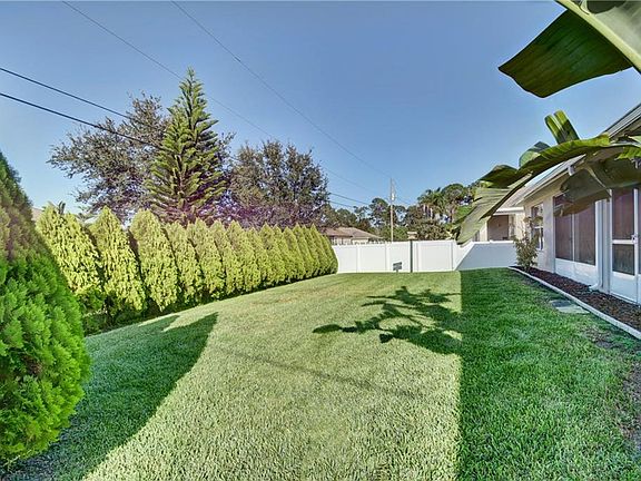 4th image of 1049 SW Haleyberry Ave