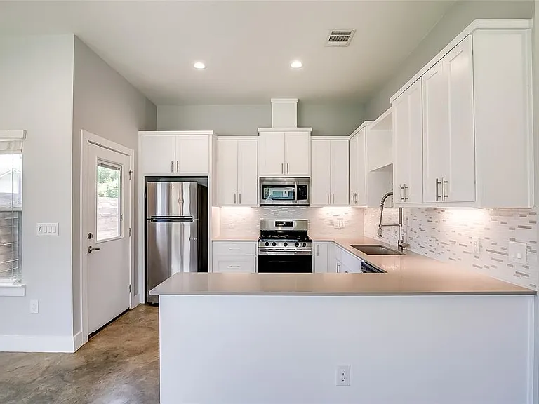 6303 Santos St #A — Photo 10