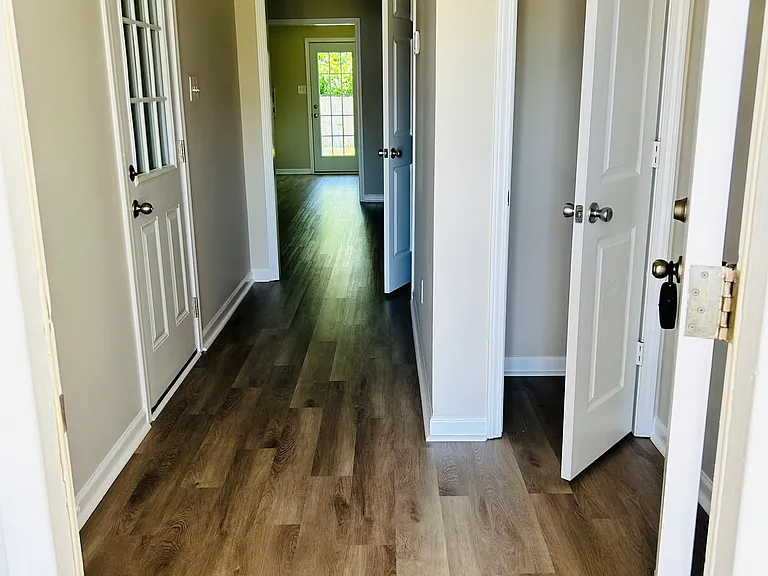 205 Kentshire Ln — Photo 2