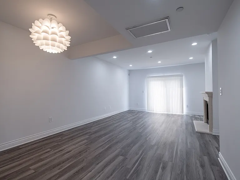 147 S Doheny Dr #303 — Photo 15