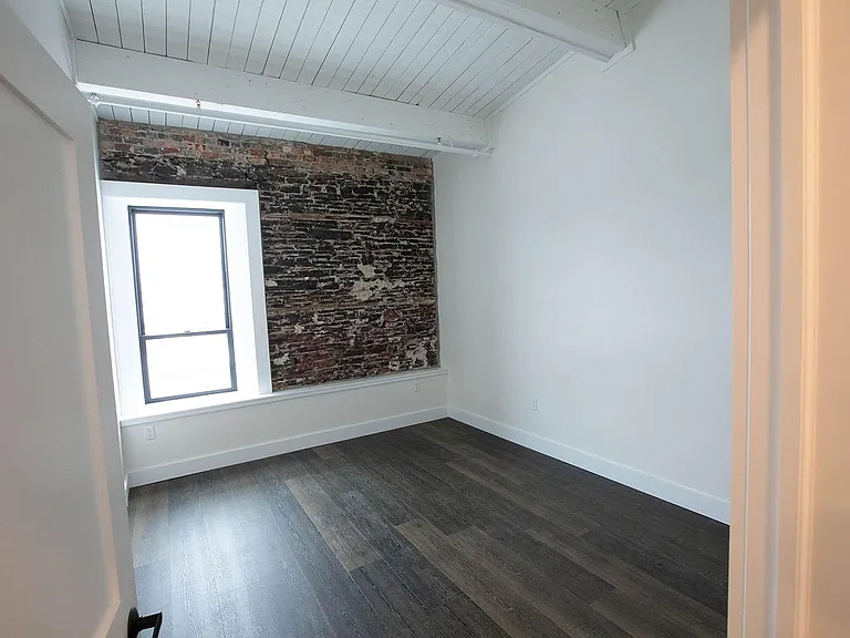 411 W Portage Ave #5 — Photo 9