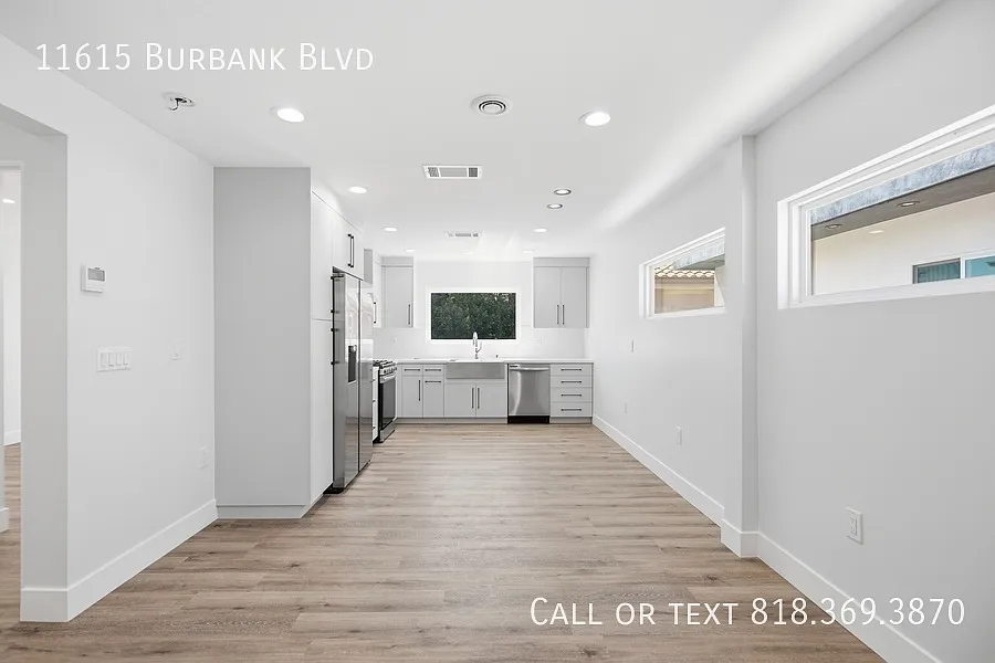 11615 Burbank Blvd