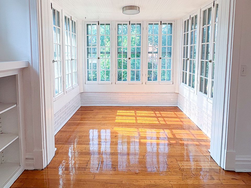 living room + sun room. People usually use for dining, lounging, office.