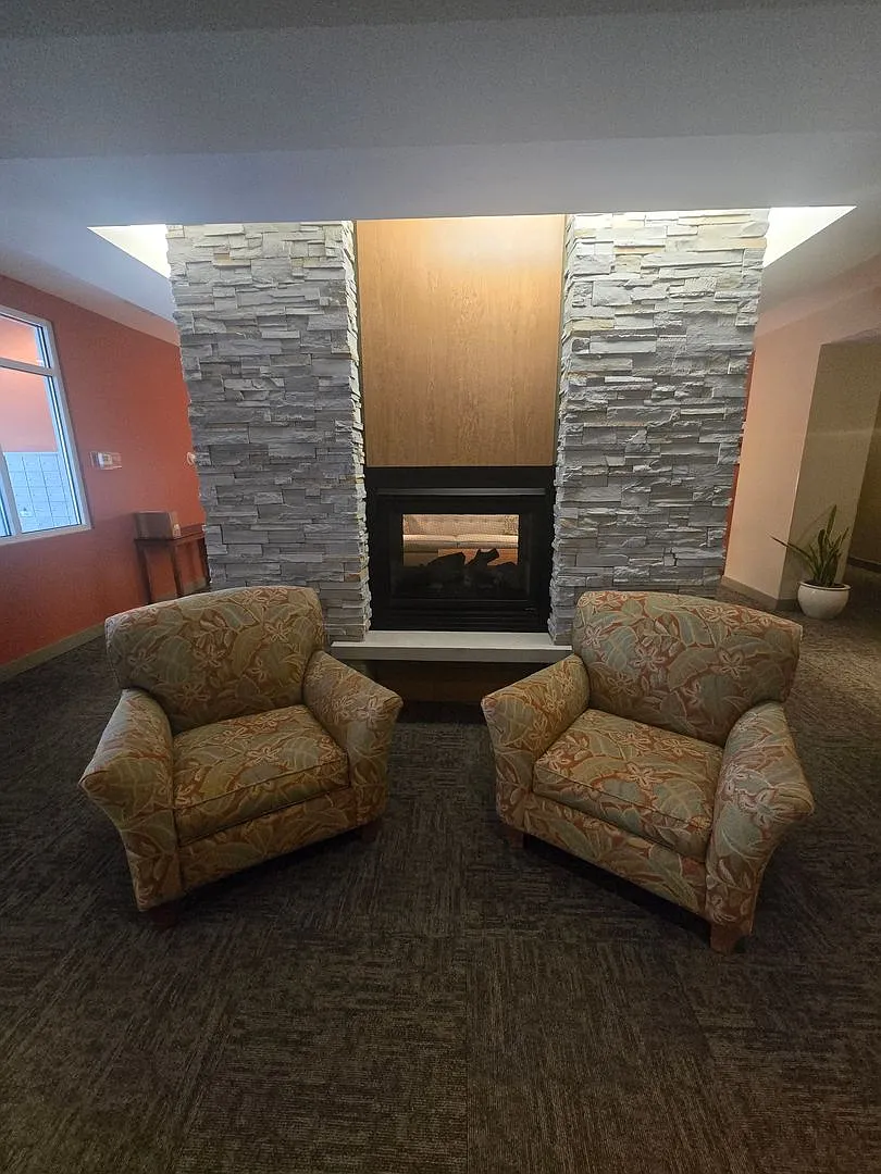 Large updated South Burlington 1 Bedroom Condo — Photo 4