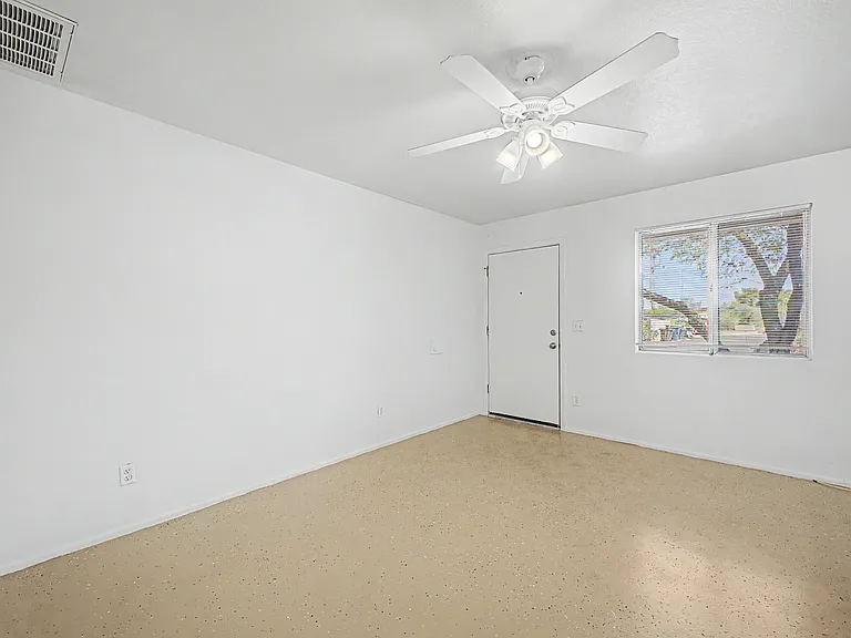 386 E Calle Arizona — Photo 13