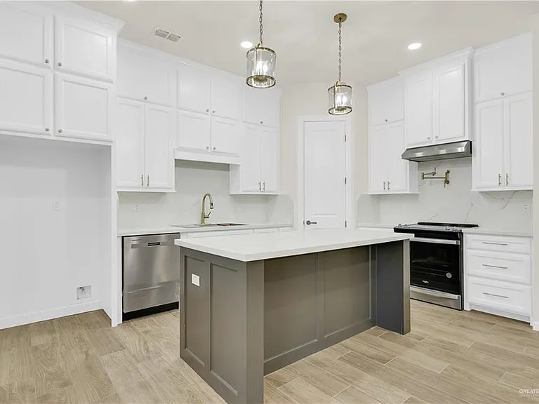 8015 N 48th Ln — Photo 7