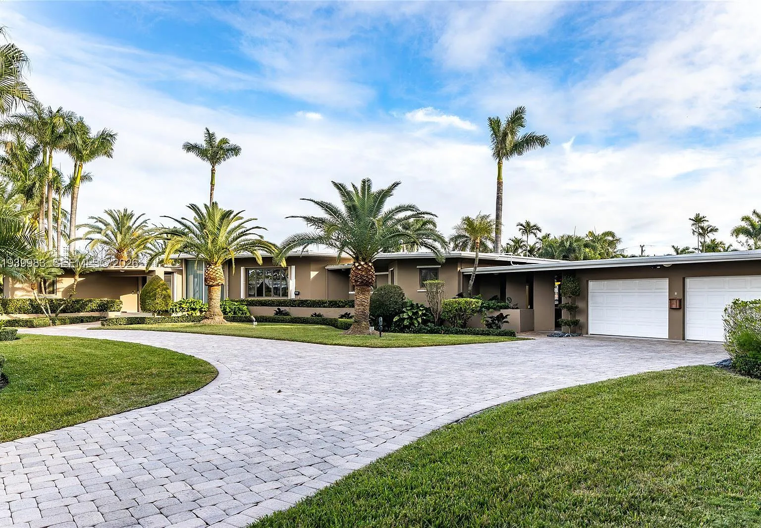 Hollywood Lakes Section — Photo 1