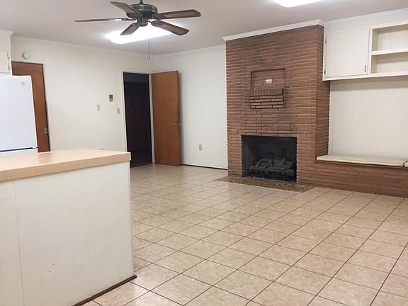 Gas Logs in Kitchen, Den and Dining room