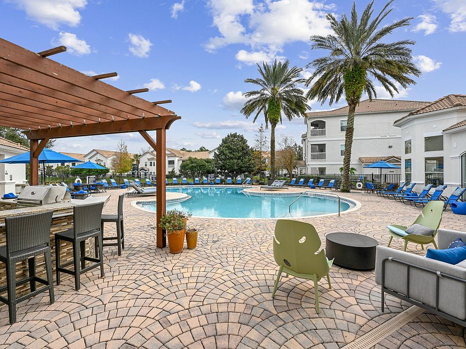 Exterior Amenity Pool (3)