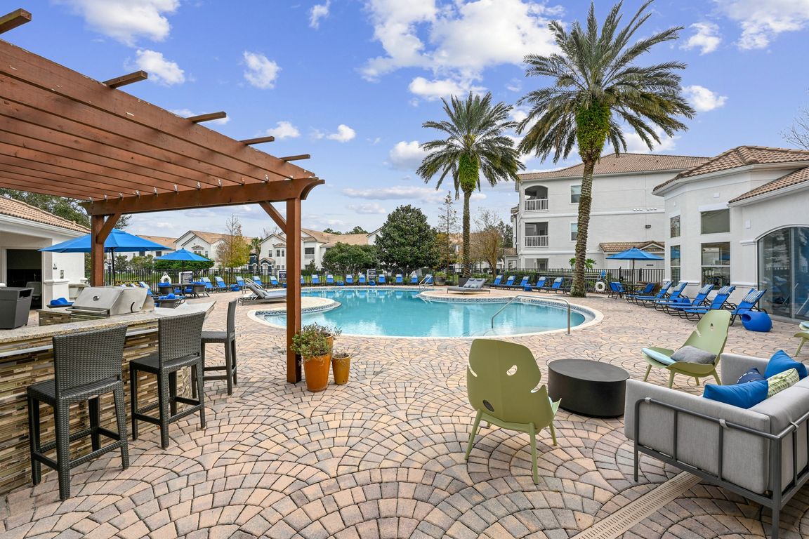 Exterior Amenity Pool (3)