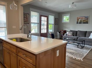 2794 SW Montgomery Dr, Portland, OR 97201