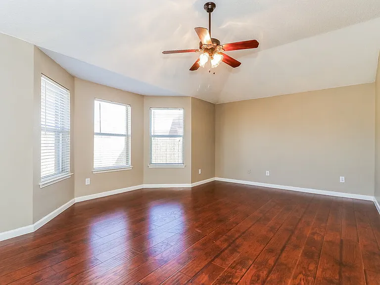 528 Cambridge Dr — Photo 9