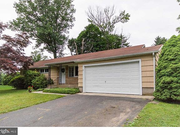 2nd image of 3 Lawndale Dr