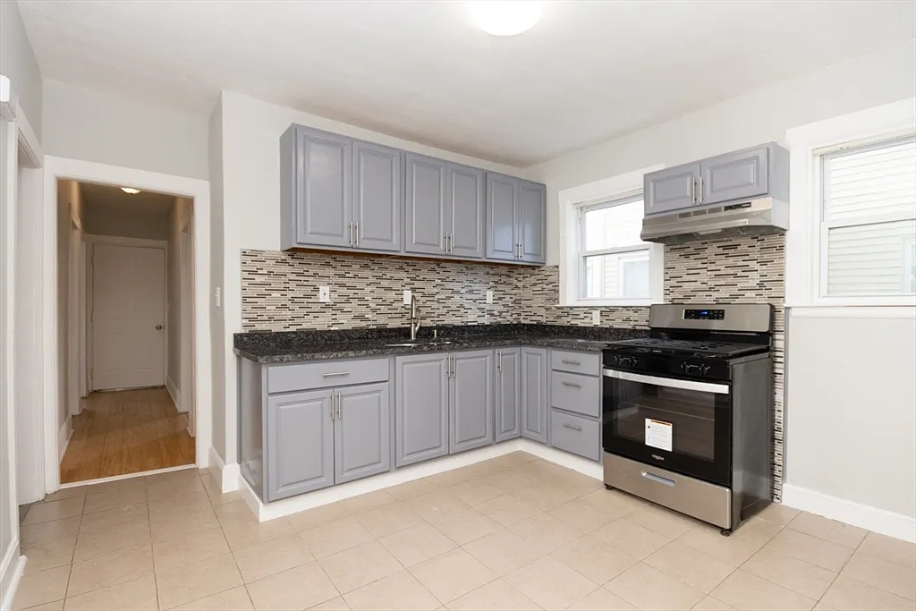Building Photo - 35 Torrey St #3