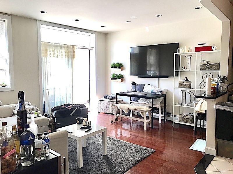 1st image of 2642 28th St APT 1R