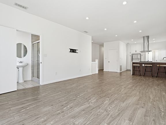 5th image of 455 S Rexford Dr #1/2