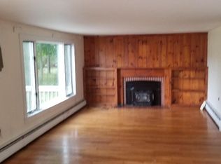 42 Essex Rd, Ipswich, MA 01938