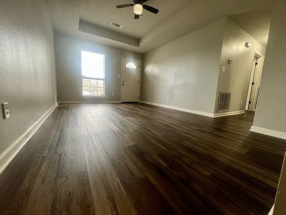 3rd image of 1200 Oakview Dr