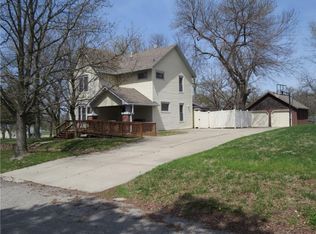 214 W 3rd St, Stanberry, MO 64489