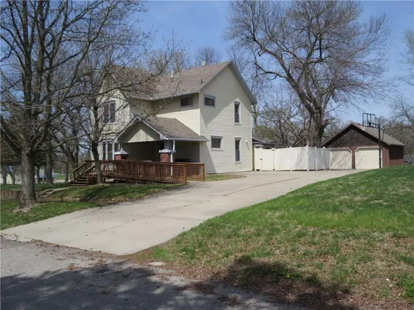 214 W 3rd St, Stanberry, MO 64489