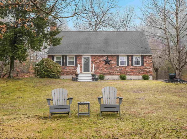 6 Alan Circle, Londonderry, NH 03053