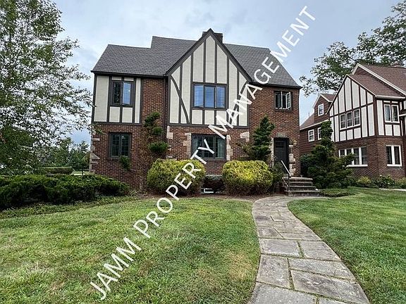 3rd image of 15922 Lake Ave