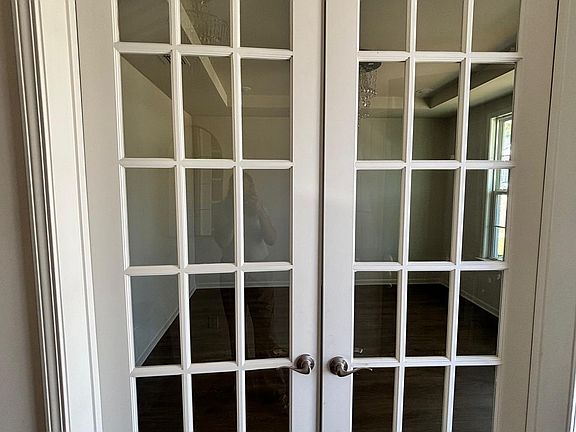 5th image of 717 Parthenia Way