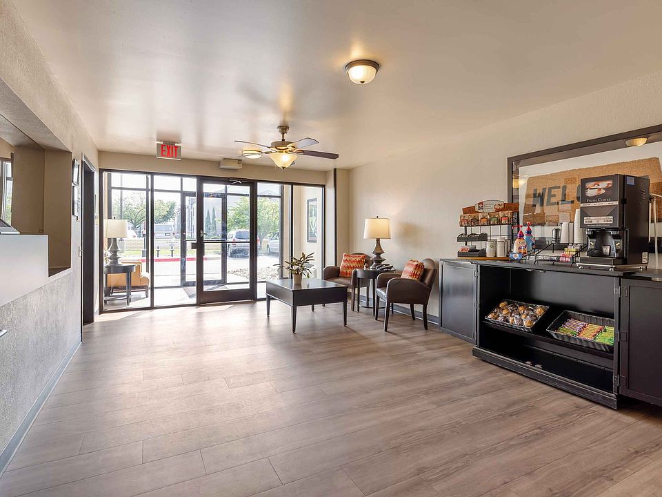 Lobby and Guest Check-in
